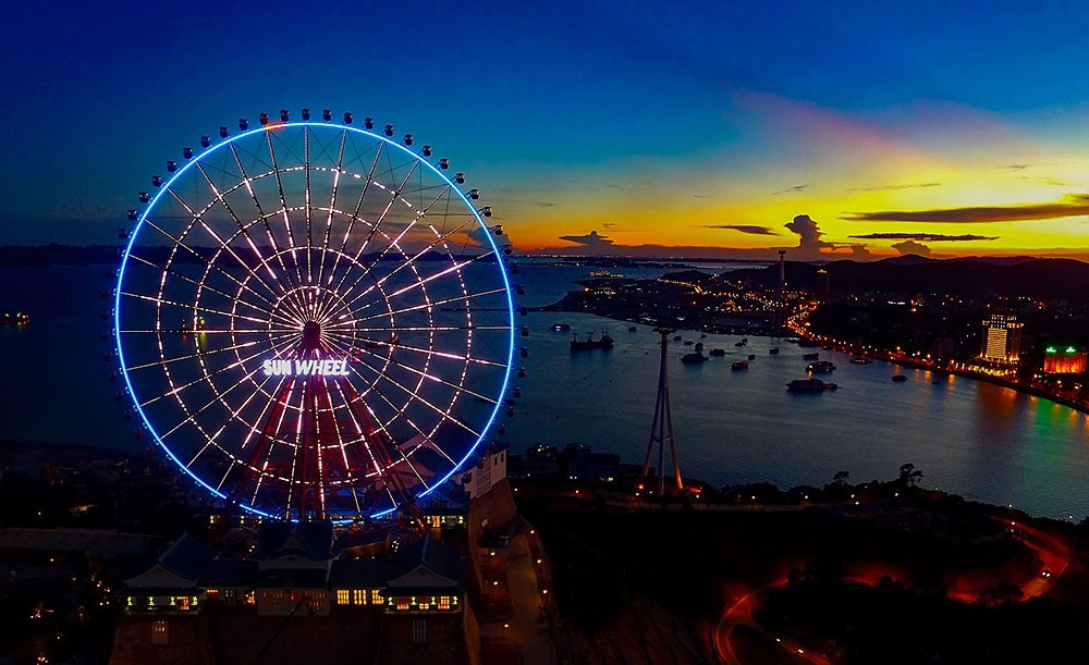 Discover the entertainment district Ha Long Park - have you tried it?